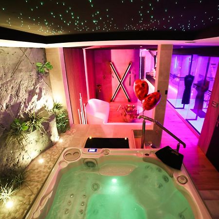 Les Secrets Rooms - Bonneval - Love Room - Spa Et Hammam Privatif Extérieur photo