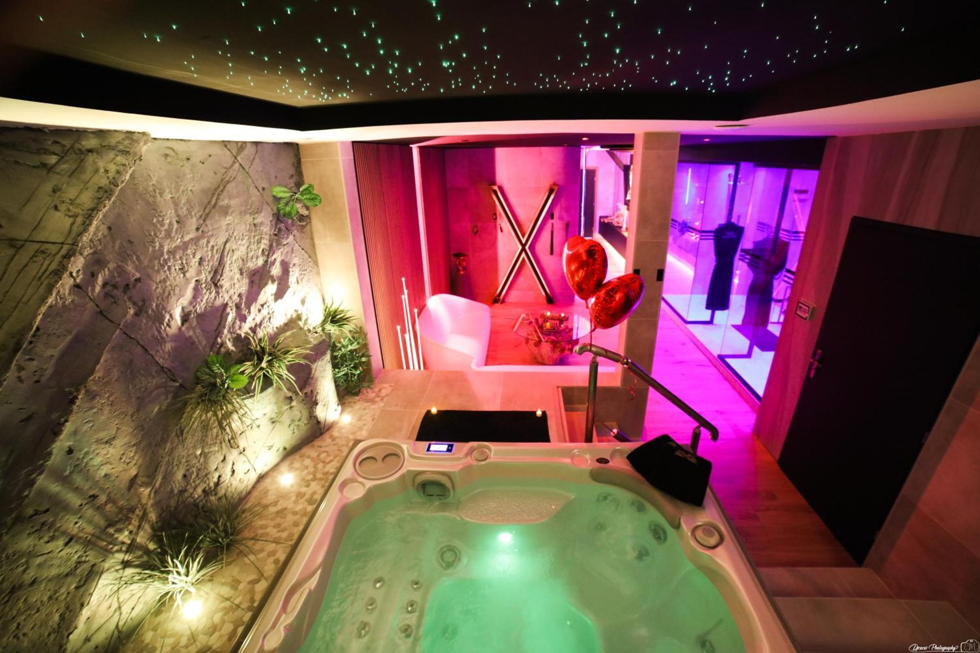 Les Secrets Rooms - Bonneval - Love Room - Spa Et Hammam Privatif Extérieur photo