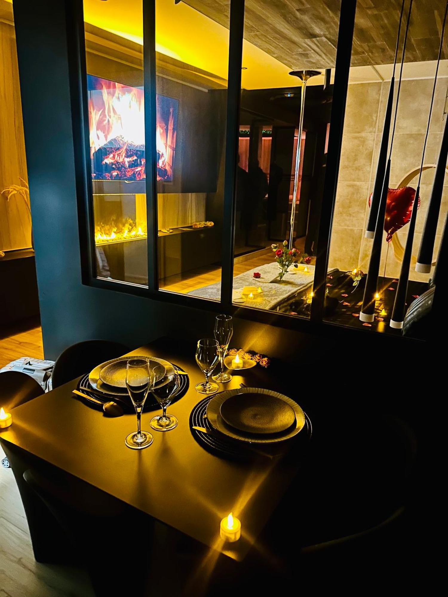 Les Secrets Rooms - Bonneval - Love Room - Spa Et Hammam Privatif Extérieur photo